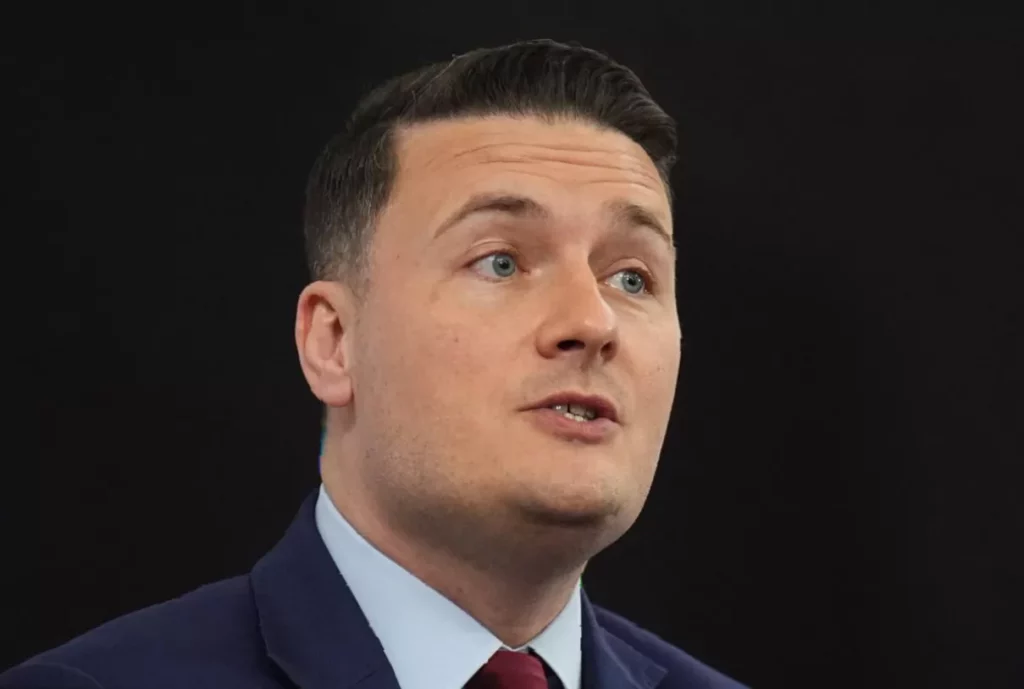 Wes Streeting holds out for agreement with junior doctors A picket line of striking NHS doctors outside a UK hospital.