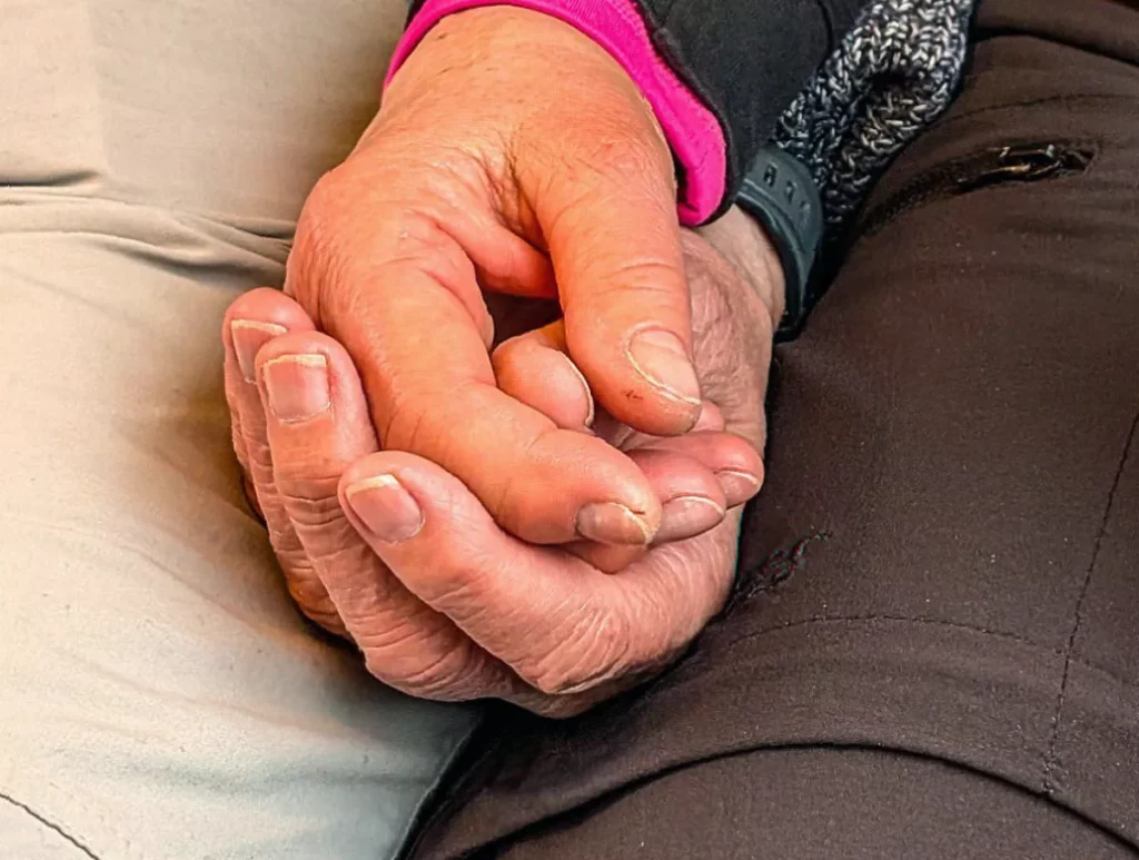Experts warn Britons’ health deterioration from 50s threatens life expectancy Depicted chart showing declining healthy life expectancy trends across UK regions