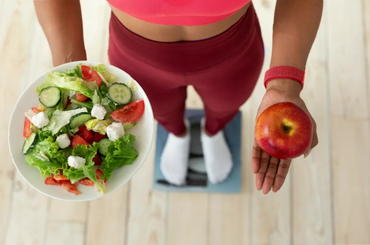 A graph comparing body weight percentages lost by rapid and gradual diet groups over one year