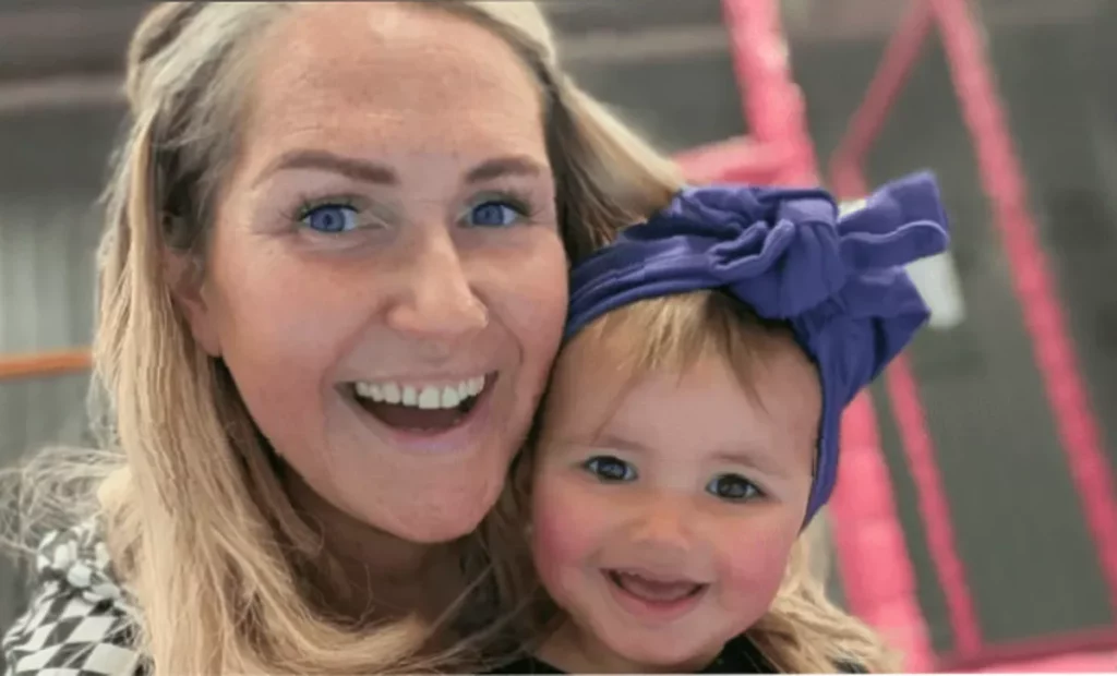 At 27 weeks pregnant, mother began chemotherapy and insists she never surrendered Woman receiving chemotherapy in a hospital treatment room while visibly pregnant