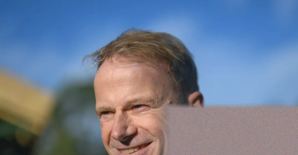 Cancer scientist and ex-Australian of the Year Richard Scolyer passes away at 59 Laboratory research bench with microscope and slides in a melanoma research facility