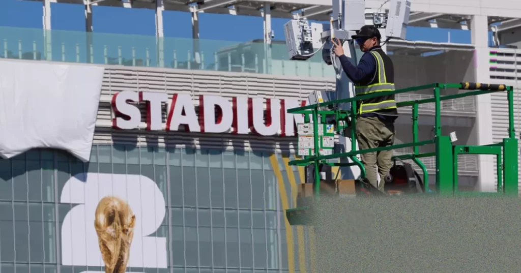 Forecast of high temperatures at World Cup endangers workers Stadium workers in direct sunlight during a sweltering summer day in a US host city