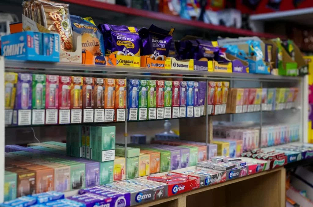 Fruit-flavoured e-cigarettes no better than others for quitting, FDA memo states An assortment of fruit-flavoured e-cigarette pods and a tobacco-coloured pod on a table