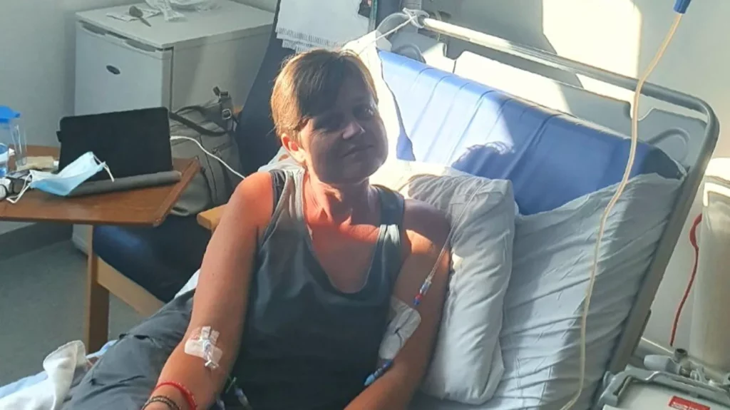 Metallic taste prompts incurable cancer diagnosis Woman in hospital bed receiving dialysis treatment for kidney failure
