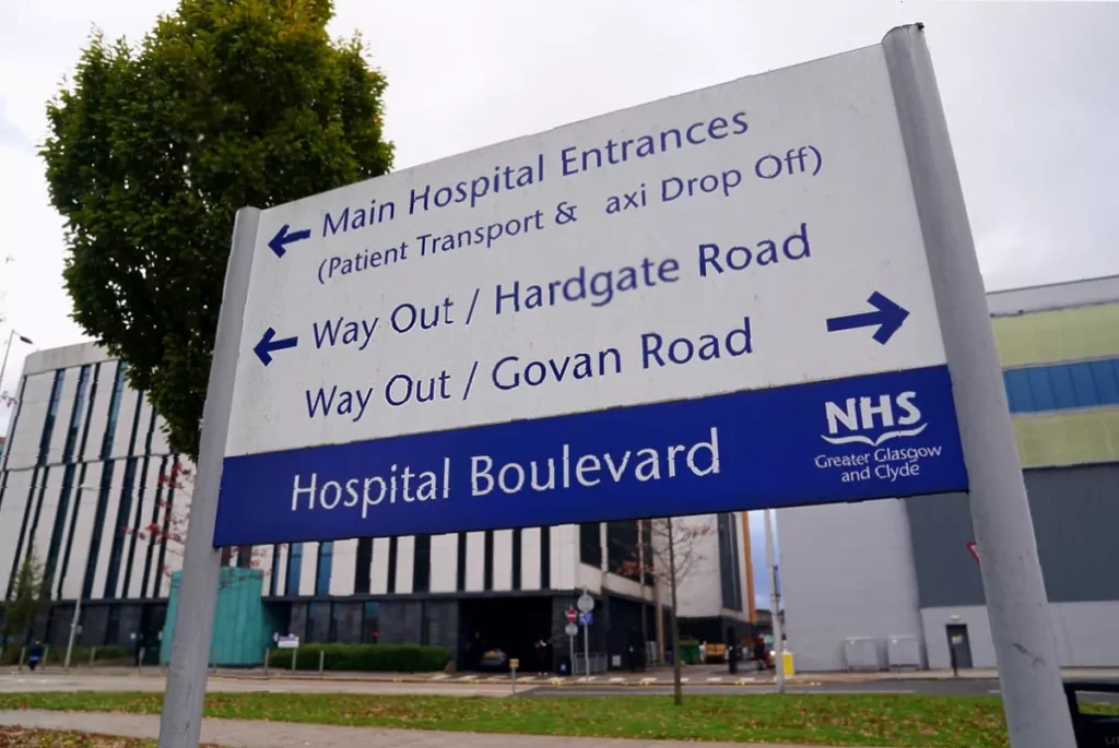 Patient at Glasgow hospital undergoes Ebola virus testing Exterior of Queen Elizabeth University Hospital in Glasgow where Ebola testing is underway