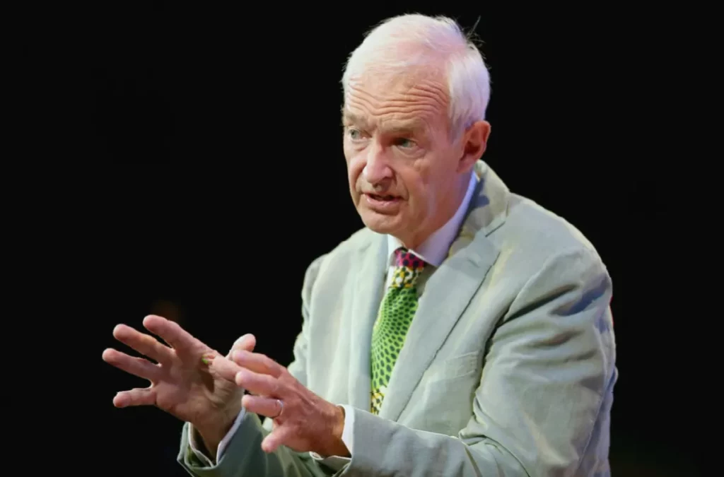 Veteran journalist Jon Snow overwhelmed by support after Alzheimer’s diagnosis A man in his late seventies with grey hair stands in a bright living room, speaking into a camera.